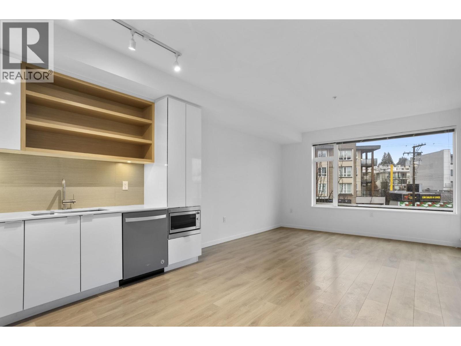 Residential in North Vancouver 4