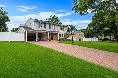 23 Essex Dr, Coram, NY, 11727-2314 | Card Image