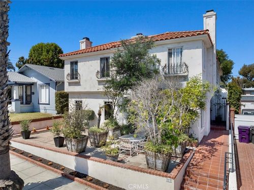 377 Roycroft Ave, Long Beach, CA, 90814-3138 | Card Image