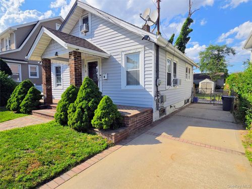 375 W Valley Stream Blvd, Valley Stream, NY, 11580-5228 | Card Image