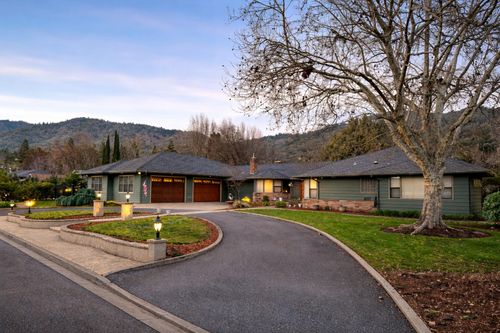 1117 Ne Memorial Dr, Grants Pass, OR, 97526-1409 | Card Image