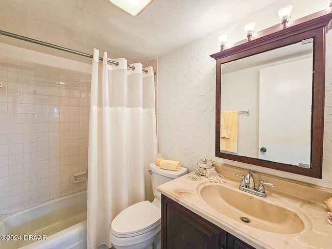 Guest bathroom | Image 34