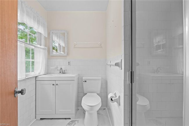 Primary Bathroom | Image 21