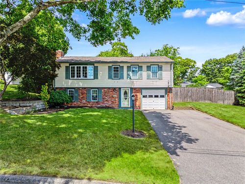 117 Larchmont Rd, Warwick, RI, 02886-6841 | Card Image