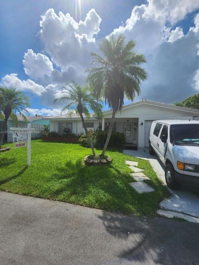 4200 Nw 47th St, House other with 2 bedrooms, 2 bathrooms and null parking in Tamarac FL | Image 2