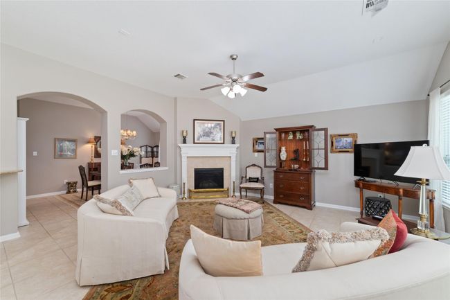 28035 Emma Gardens Ln, House other with 4 bedrooms, 2 bathrooms and 2 parking in Spring TX | Image 10