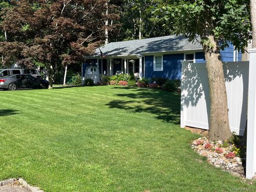 107 Lyman Rd, E Patchogue, NY, 11772-6211 | Card Image