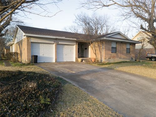 738 Hawthorne Ln, Grand Prairie, TX, 75052-5044 | Card Image