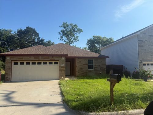 613 E 7th St, Bonham, TX, 75418-3916 | Card Image