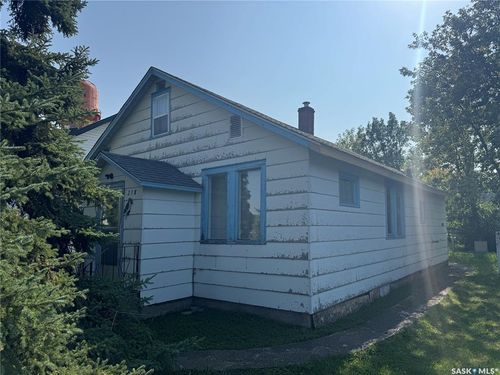 218 4 St N, Nipawin, SK, S0E1E0 | Card Image
