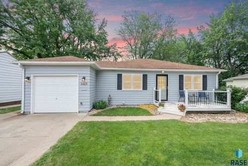 3313 E 18th St Street, Sioux Falls, SD, 57103 | Card Image
