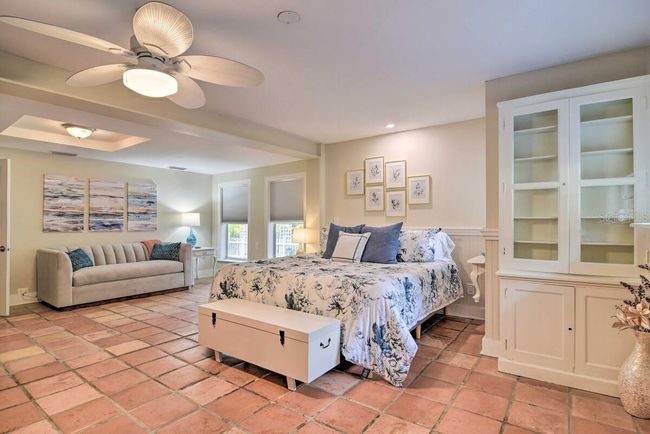 Larger bedroom | Image 13