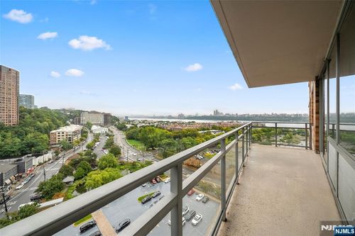 1617 Hudson Park, Edgewater, NJ, 07020-1570 | Card Image