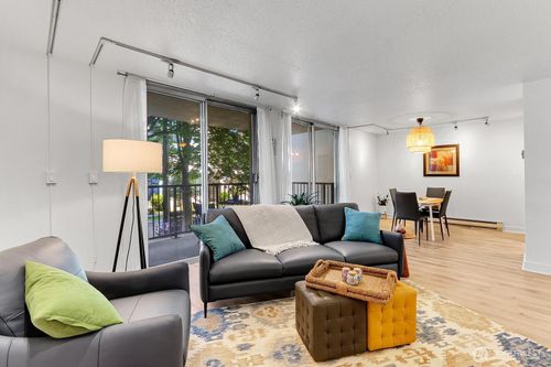 apt-202-4540 8th Ave Ne, Seattle, WA, 98105-4785 | Card Image