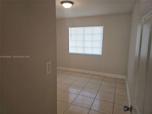 7692 Nw 178th Ter, Hialeah, FL, 33015-6164 | Card Image