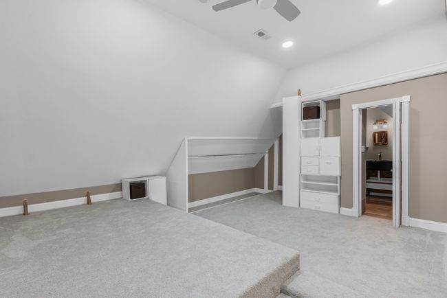 lot of hanging space | Image 57