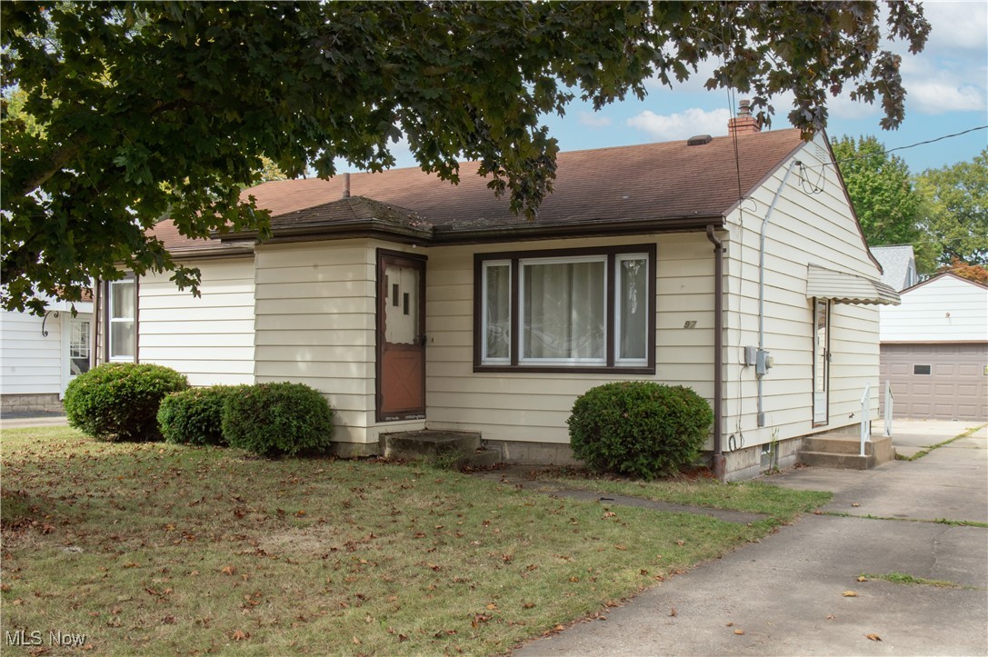 Grimm Heights Ave, Struthers, OH 44471