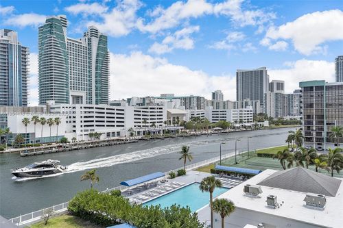 apt-525-600 Parkview Dr, Hallandale Beach, FL, 33009-2972 | Card Image