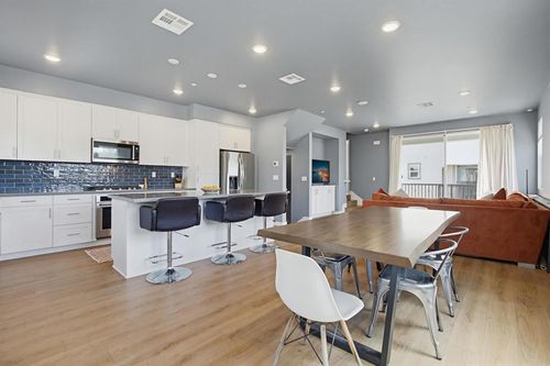 437 Jupiter Gln, Escondido, CA, 92025-6670 | Card Image