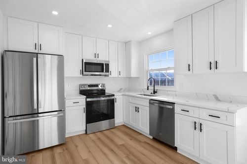 1742 Tiger Lily Cir, WOODBRIDGE, VA, 22192-5607 | Card Image