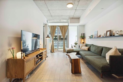 313-665 Queen St E, Toronto, ON, M4M0G3 | Card Image