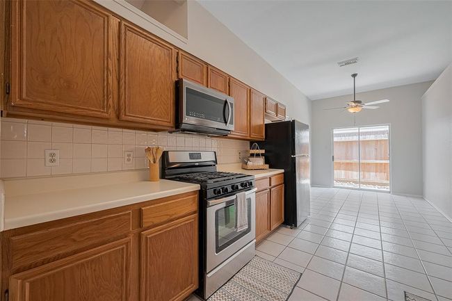 5814 N Magazine Cir, House other with 3 bedrooms, 2 bathrooms and 2 parking in Houston TX | Image 13
