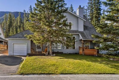 224 Jasper Way, Home with 3 bedrooms, 2 bathrooms and 2 parking in Banff AB | Image 1