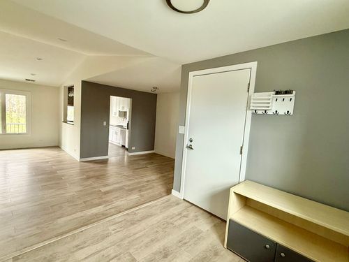 unit-c-183 Grove Ave, Des Plaines, IL, 60016-3567 | Card Image
