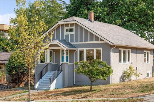 733 Fitzwilliam St, Nanaimo, BC, V9R3B7 | Card Image