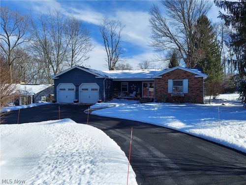 8681 Lake Forest Trl, Chagrin Falls, OH, 44023-5611 | Card Image