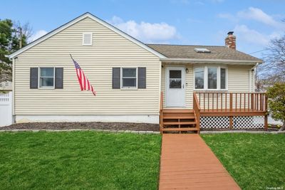 186 Lynbrook Drive, House other with 3 bedrooms, 1 bathrooms and null parking in Mastic Beach NY | Image 2