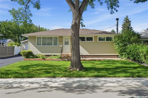 3326 4th Ave N, Regina, SK, S4R0V6 | Card Image
