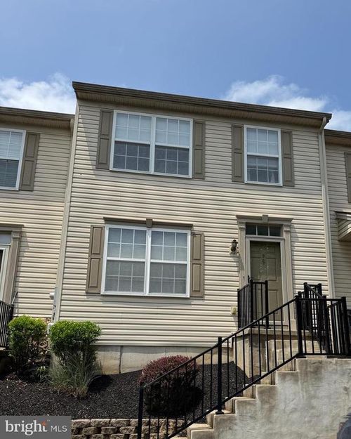 96-96 E Beaver St, YORK, PA, 17406-9066 | Card Image