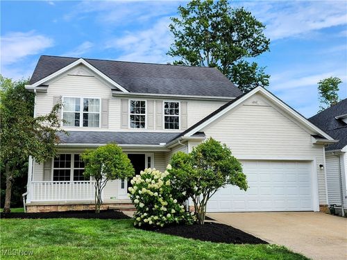 814 Lost Pond Pkwy, Chardon, OH, 44024-2807 | Card Image