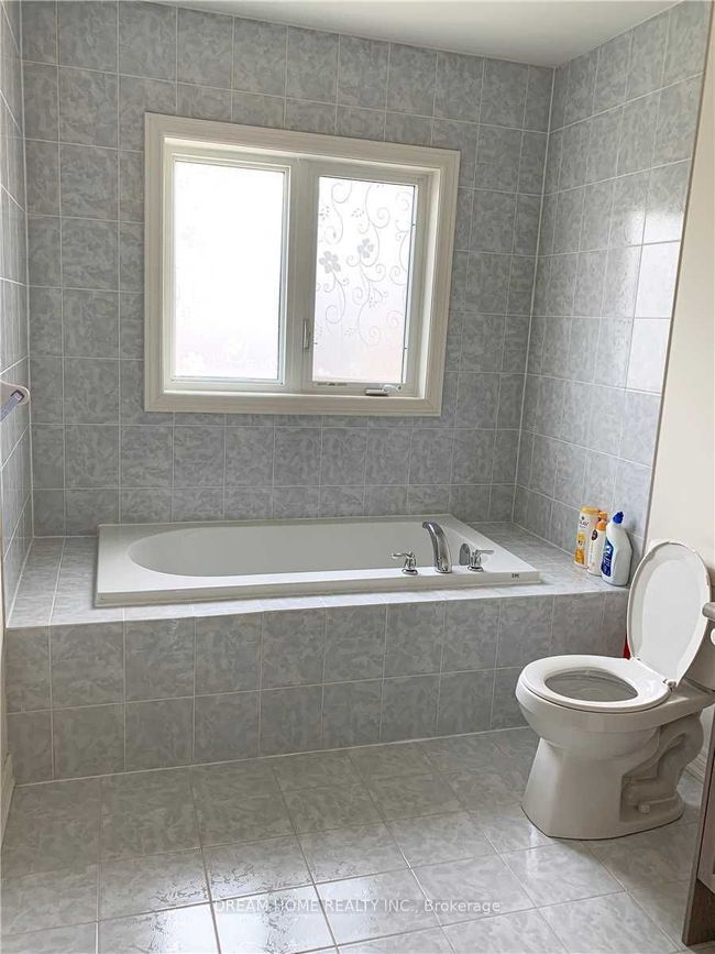 38 William Berczy Blvd, House attached with 3 bedrooms, 3 bathrooms and 1 parking in Markham ON | Image 9