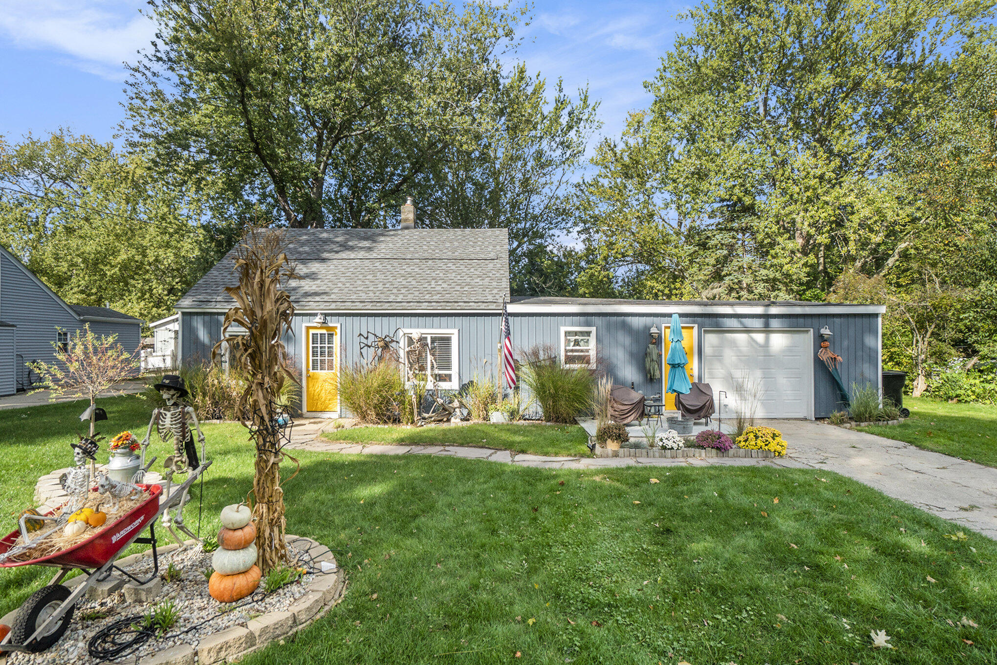 1605 Perry Street, For Sale in Holland Zoocasa