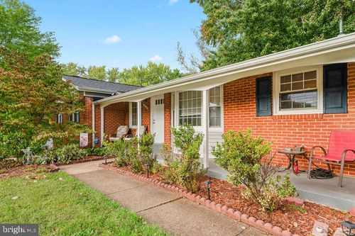 8705 Jackson Ave, MANASSAS, VA, 20110-4926 | Card Image