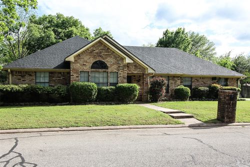 812 Mockingbird St, Bonham, TX, 75418-2236 | Card Image
