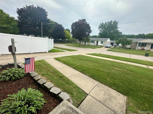 25631 Statler St, Taylor, MI, 48180-3216 | Card Image