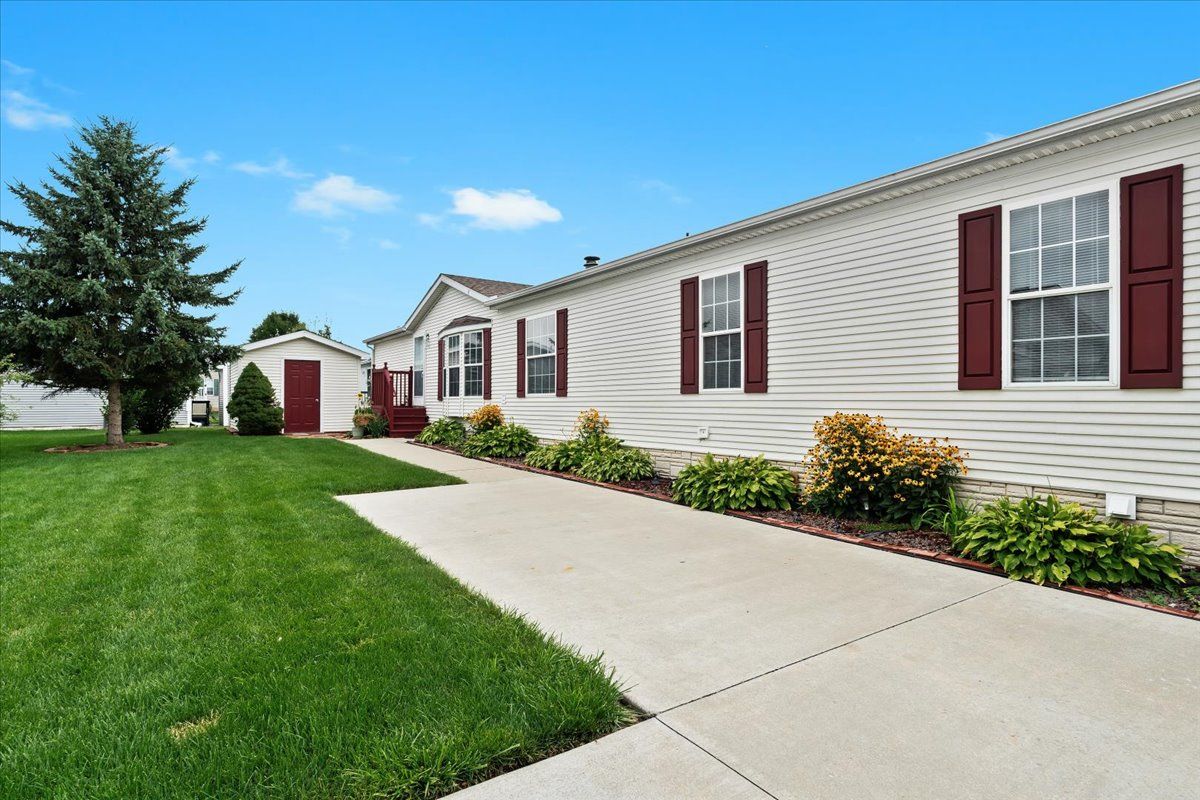 Single Tree Dr, Howell, MI 48843