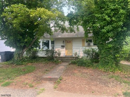 18 Shelley Ct, Bergenfield, NJ, 07621-1462 | Card Image