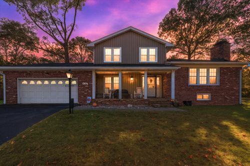 5204 Oakmont Cir, Roanoke, VA, 24019-2632 | Card Image