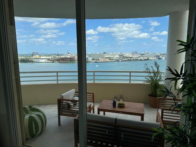 APT-1912 - 888 Brickell Key Dr, Condo with 2 bedrooms, 3 bathrooms and null parking in Miami FL | Image 21