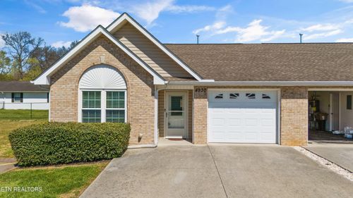 4930 Kitty Hawk Way, Knoxville, TN, 37912-3672 | Card Image