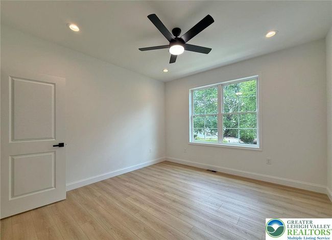 9858 Old 22, House other with 4 bedrooms, 4 bathrooms and null parking in Breinigsville PA | Image 8