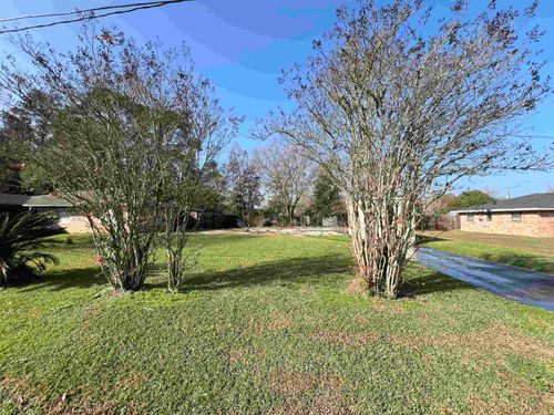 320 Hebert St, Vidor, TX, 77662-5608 | Card Image