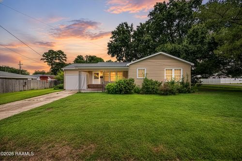 111 E Henry St, Rayne, LA, 70578-5527 | Card Image