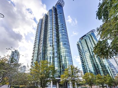 202 - 555 Jervis St, Condo with 2 bedrooms, 2 bathrooms and 2 parking in Vancouver BC | Image 1