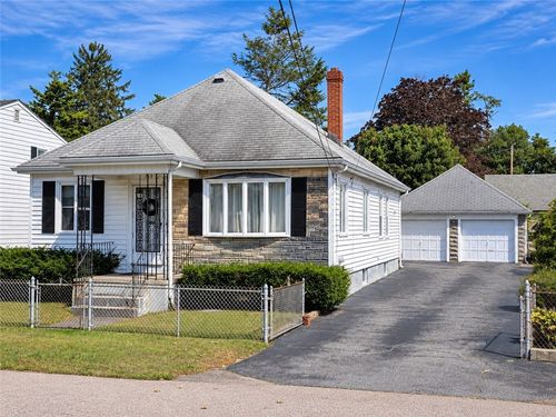 105 Dorman Ave, North Providence, RI, 02904-3655 | Card Image
