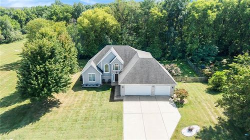 407 Amesbury Dr, Smithville, MO, 64089-9625 | Card Image